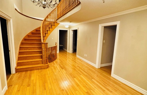 East Credit House | Luxury house 10 bdrms - near airport, sq 1, Private Backyard