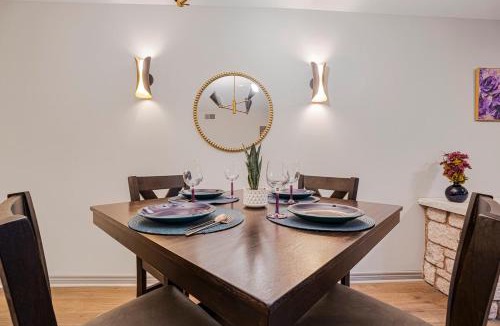 Oro-Medonte Apartment | Luxury Jacuzzi Suite with Sauna & Heated Pool
