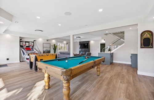 Central Okanagan House | Luxury Kelowna House w/Pool and Sauna