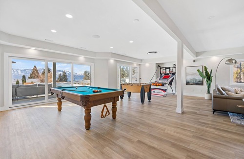 Central Okanagan House | Luxury Kelowna House w/Pool and Sauna