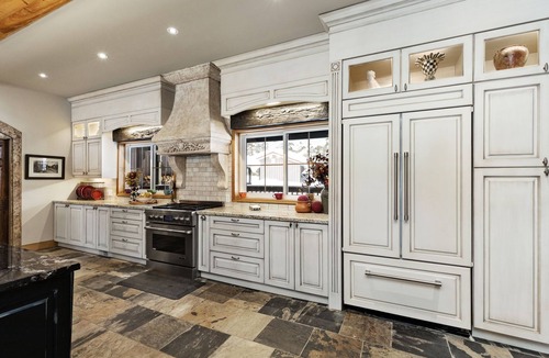 Dunchurch Villa | Luxury Lakefront Estate - Sleeps 24 - Near Muskoka