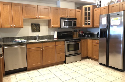 Osoyoos House | Luxury Lakefront Townhouse 3Bed,3Bath Pool Hot Tub Beach - Canada's warmest lake