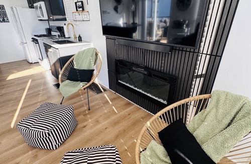 Sherkston Cottage | Luxury Lakeview Modern 3 Bedroom Cottage at Sherkston Shores.