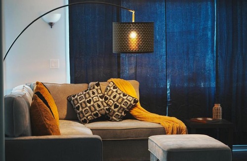 Barrie Apartment | Luxury Lakeview Stay with Jacuzzi in Downtown Barrie