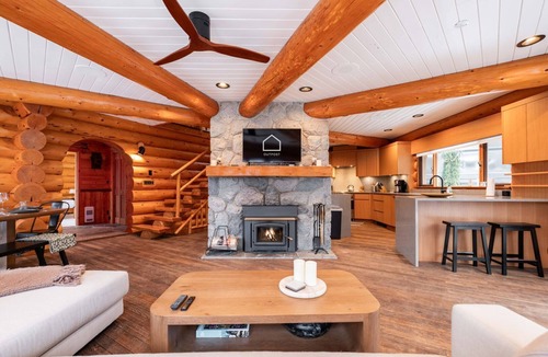 Nordic Estates Condo | Luxury log chalet | Private hot tub | Ski-in/out