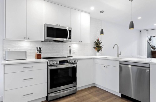 Sundance Estates House | Luxury, Modern Home in Village Core w/Hot Tub