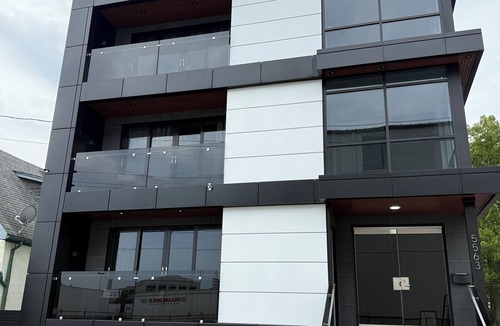 Niagara Falls House | Luxury Modern living minutes walk to Niagara Falls