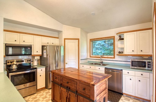 East Kootenay House | Luxury Mountain Retreat in Fairmont Hot Springs Resort Community