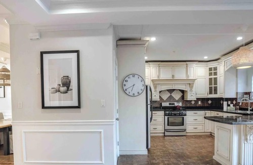 Vancouver House | Luxury new hotel like 5 bedroom & 4 bathroom private house