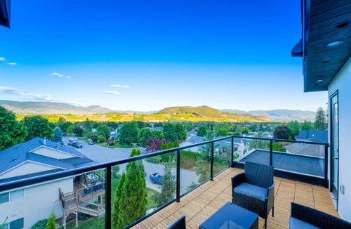 North Glenmore House | Luxury Okanagan House in heart of Kelowna!