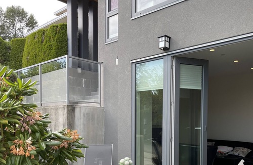 Hollyburn Villa | Luxury One Bedrooms Suite in Luxury Oceanview Villa