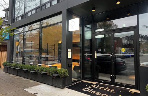Davenport Apartment | Luxury One Bedroom, ensuite bathroom, in suite laundry & concierge services