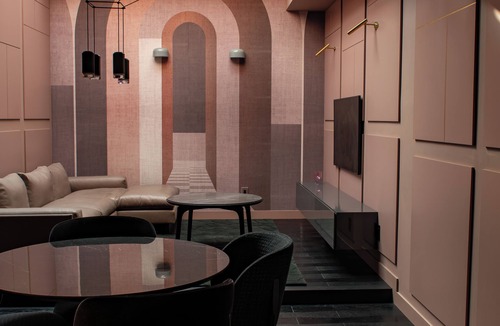 Davenport Apartment | Luxury One Bedroom, ensuite bathroom, in suite laundry & concierge services