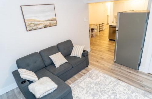 Dieppe House | Luxury One Bedroom Private Apartment just 7 minutes from the Airport