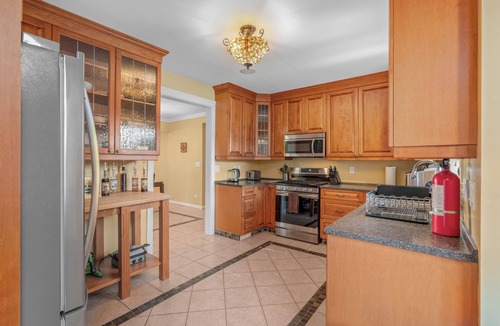 Prince George House | Luxury pet friendly estate w/hot tub and heated pool in the heart of the city