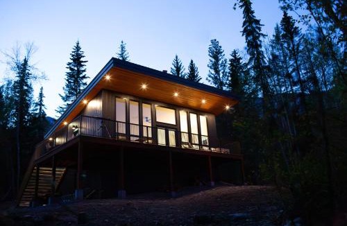 Golden House | Luxury Private Cabin In The Rockies