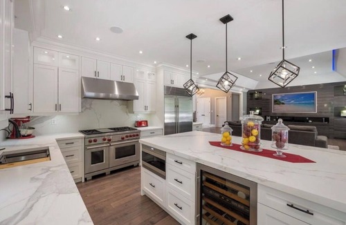 Halton Hills House | Luxury Private Estate Retreat. Pool Hot Tub Gym Pool Table