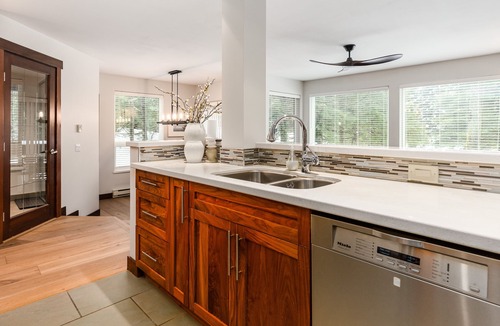 Blackcomb House | Luxury Renovated 2BR/2BA Townhouse in the Prestigious Benchlands