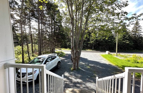 South River House | Luxury Retreat/Hot Tub/Private/Walk to Distillery & Ocean