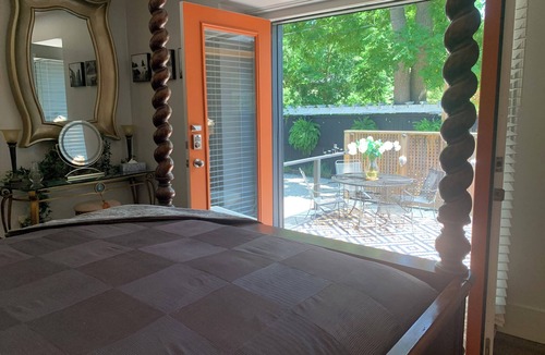 Old Town Historic District Bed & Breakfast | Luxury Romantic Private Suite With lounge and decks