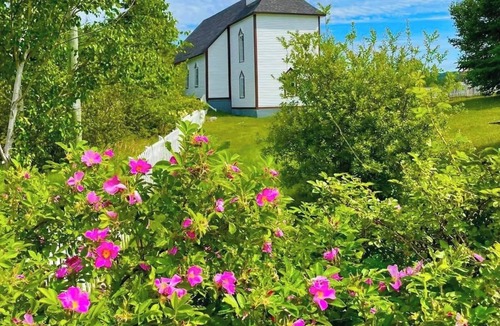 Pilley's Island Hotel | Luxury rooms, brewery, and restaurant with local dishes and Newfoundland views