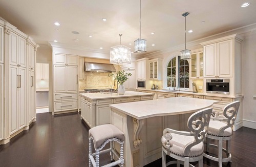 West Vancouver Villa | Luxury Spa Villa Pool, Sauna, Steam & Hot Tub