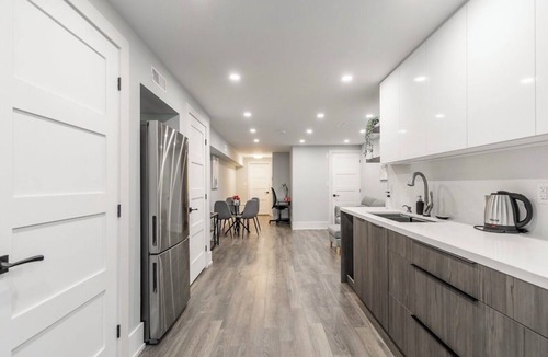 Little Italy Apartment | Luxury Suite by Kensington Market Downtown Toronto