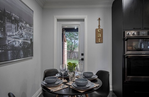 Willowdale House | Luxury Toronto Stay with BBQ, Gazebo, Games & Parking