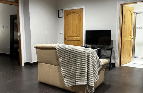 Vancouver South Apartment | Luxury Vancouver Suite Near Skytrain with Direct Access to YVR & Downtown