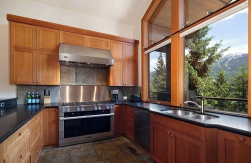 Blueberry Hill House | Luxury view chalet with hot tub