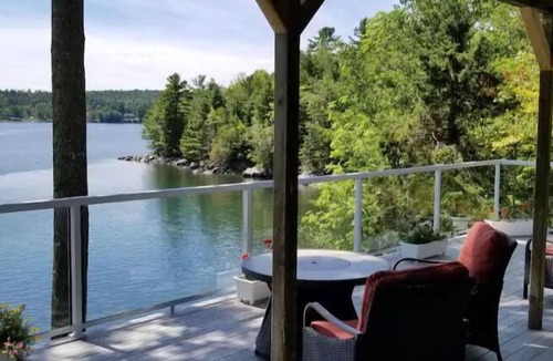 Dufferin Apartment | Luxury w/FIRE PIT, HOT TUB, KAYAKS by the water! PEACEFUL, PRIVATE & THE VIEW!