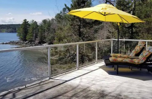 Dufferin Apartment | Luxury w/FIRE PIT, HOT TUB, KAYAKS by the water! PEACEFUL, PRIVATE & THE VIEW!