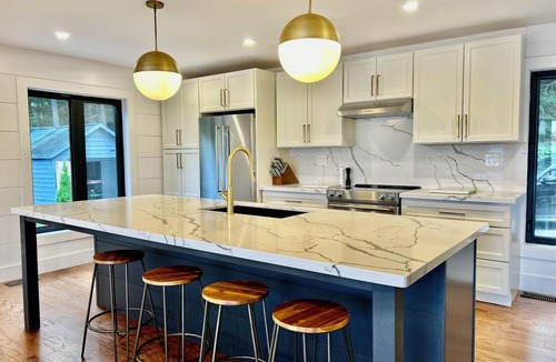 Seguin Cottage | Luxury Waterfront Retreat on Silver Lake