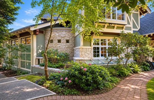 Shaughnessy Villa | Luxury West Side Mansion | Garden Retreat 5 min to Downtown