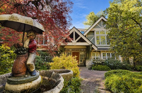 Shaughnessy Villa | Luxury West Side Mansion | Garden Retreat 5 min to Downtown