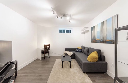 Lynn Valley House | Lynn Valley 2BR Suite By Grouse Mtn & Lynn Canyon