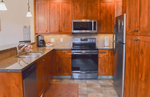 Sun Peaks House | Magnificent Multi Level Townhouse | Ski-in & Ski-out | Private Hot Tub
