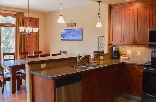 Sun Peaks House | Magnificent Multi Level Townhouse | Ski-in & Ski-out | Private Hot Tub
