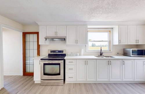 Lincoln House | Majestic Oasis by the shores of Lake Ontario minutes away from Niagara Falls