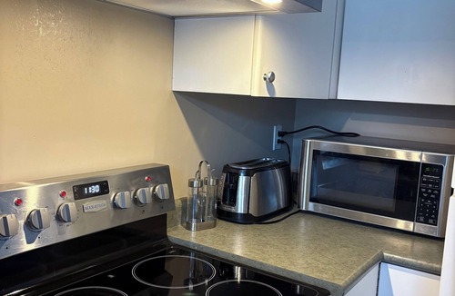 Marpole House | Marine Drive Station Entire House- two bedroom chalet