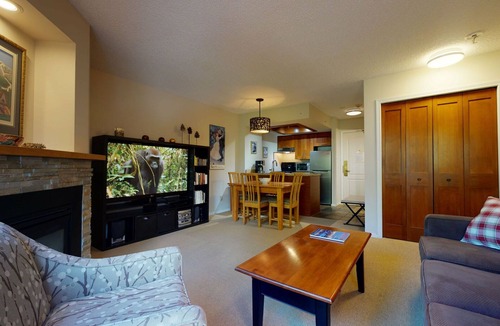 Upper Village Condo | Marquise 206 Cozy Quiet 1 bedroom/1.5 bath Suite, Pool, Forest View, Ski in/Ski out