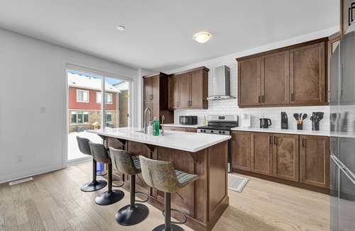 Kitchener House | Massive 8 Bed Luxury Estate with 65" TV and Free Parking