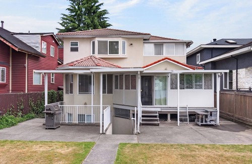 Burnaby House | Master Bedroom 208 Located in Burnaby (Metrotown Area)