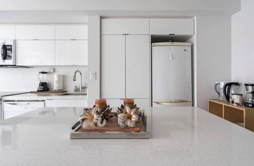 Wellington Place Bed & Breakfast | Master bedroom in Downtown Toronto, best location near CN tower
