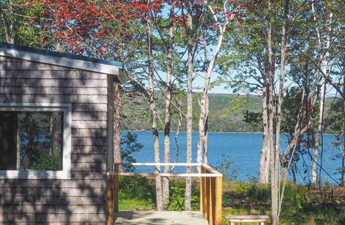 Glenville Cabin | Mayfly Tiny House on fresh water Lake Ainslie 12 min distant to Inverness beach