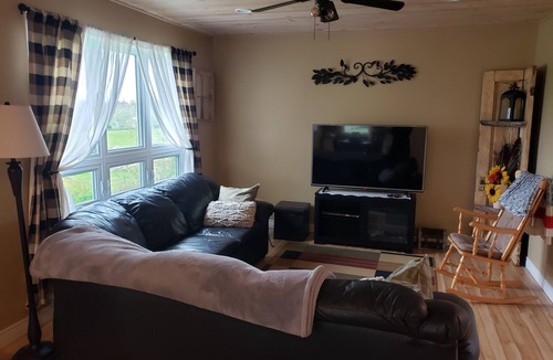 Savage Harbour Cottage | Mel's Place - Minutes walk to the beach