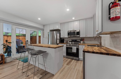 West Kelowna Estates Apartment | Mid-Century Modern Dream Retreat