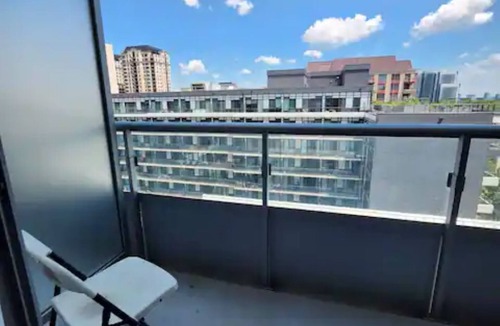 Bayview Village Condo | Mid-Term Stay Fully Furnished Condo w/Free Parking & Gym