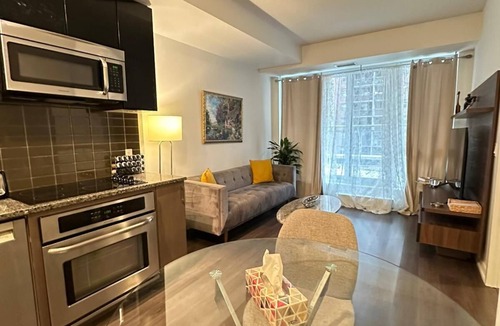 Yonge-Eglinton Condo | Midtown executive stay