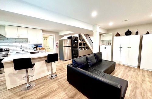 Rosemount House | Modern 1 bedroom 1 full bathroom walk out unit Near Fairview mall & Airport